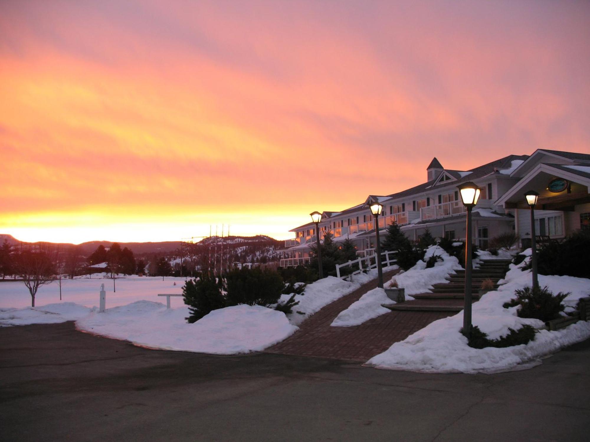 South Thompson Inn & Conference Centre Kamloops Buitenkant foto